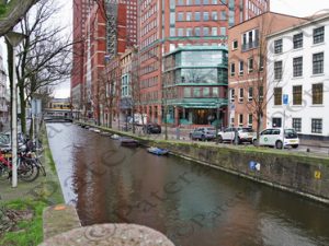 05 ΚΑΝΑΛΙ ΓΕΦΥΡΑ ΠΟΔΗΛΑΤΟ ΔΡΟΜΟΣ ΚΤΗΡΙΟ ΟΥΡΑΝΟΞΥΣΤΗΣ ΓΛΑΡΟΣ GROTE KERK NOORDEINDE DEN HAAG HAGUE ΟΛΛΑΝΔΙΑ 03_04-01-2025