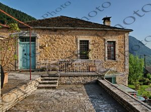 09 ΠΕΤΡΟΚΤΙΣΤΟ ΣΠΙΤΙ ΞΕΝΩΝΑΣ ΚΟΝΙΤΣΑ 07-06-2025