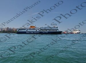 16 BLUE STAR 1 BLUE STAR 2 EXPLORER OF THE SEAS ROYAL CARIBBEAN CRUISES ΛΙΜΑΝΙ ΠΕΙΡΑΙΑ 21-05-2025