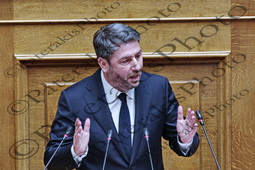 24 ΑΝΔΡΟΥΛΑΚΗΣ ΦΑΜΕΛΛΟΣ ΚΟΥΤΣΟΥΜΠΑΣ ΒΕΛΟΠΟΥΛΟΣ ΣΥΖΗΤΗΣΗ ΓΙΑ ΤΑ ΤΕΜΠΗ ΒΟΥΛΗ ΤΩΝ ΕΛΛΗΝΩΝ 18-06-2025