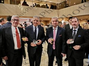 29 ΧΑΤΖΗΔΑΚΗΣ ΠΕΤΣΑΣ ΜΑΡΙΝΑΚΗΣ ΦΡΑΓKΟΥ TSUNIS ECONOMIST THE WORLD AHEAND 2025 ATHENS GALA DINNER INTERCONTINENTAL 28-01-2025