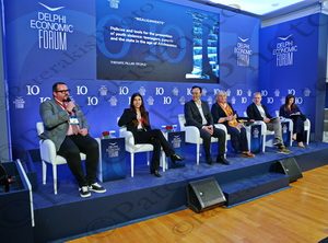 32 ΣΚΕΡΤΣΟΣ ΠΑΠΑΣΤΕΡΓΙΟΥ ΖΑΧΑΡΑΚΗ DELPHI ECONOMY FORUM X 4η ΜΕΡΑ ΦΡΥΝΙΧΟΣ ΕΥΡΩΠΑΙΚΟ ΚΕΝΤΡΟ ΠΟΛΙΤΙΣΜΟΥ ΔΕΛΦΩΝ 12-04-2025