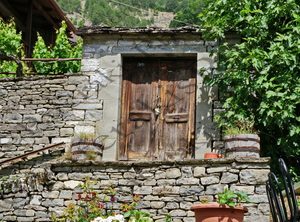 40 ΠΟΡΤΑ ΠΕΤΡΙΝΟ ΣΠΙΤΙ ΑΓ ΝΙΚΟΛΑΟΣ ΚΑΣΤΑΝΙΑΝΗ ΜΑΣΤΡΟΧΩΡΙΑ ΚΟΝΙΤΣΑ 09-06-2025