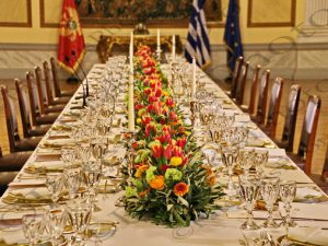 04 ΣΤΟΛΙΣΜΟΣ ΤΡΑΠΕΖΙ ΔΕΙΠΝΟ ΠΡΟΕΔΡΙΚΟ 08-02-2022