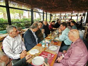 05 ΑΓΙΑΣΟΓΛΟΥ ΣΥΝΑΝΤΗΣΗ Δ ΣΥΜΒΟΥΛΟΥ ΟΣΥ ΜΕ ΔΗΜΟΣΙΟΓΡΑΦΟΥΣ ΡΑΚΙ ΜΕΖΕ ΕΛ ΒΕΝΙΖΕΛΟΥ 334 ΚΑΛΛΙΘΕΑ 19-04-2023