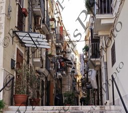 09 ΣΟΚΑΚΙΑ ΚΤΗΡΙΟ ΠΑΡΑΘΥΡΟ ΠΟΡΤΑ ΕΡΕΙΠΙΟ ΕΚΚΛΗΣΙΑ ΠΛΑΤΕΙΑ BARI ΙΤΑΛΙΑ 16-11-2025