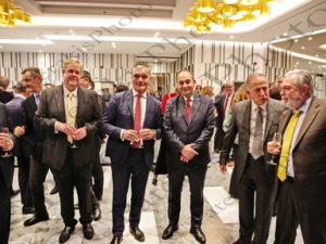 10 ΜΗΤΣΟΤΑΚΗΣ ΠΛΕΥΡΗΣ ΤΣΙΑΡΑΣ ΠΛΑΚΙΩΤΑΚΗΣ ΠΙΚΡΑΜΕΝΟΣ TSUNIS ΠΡΕΣΒΗΣ ΗΠΑ ΜΠΑΚΑΤΣΕΛΟΣ ΚΟΠΕΛΟΥΖΟΣ ΕΛΛΗΝΟΑΜΕΡΙΚΑΝΙΚΟ ΕΠΙΜΕΛΗΤΗΡΙΟ GES 2022 ΔΕΙΠΝΟ GRAND HYATT 12-12-2022