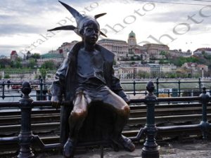111 LITTLE PRINCESS STATUE BUDAPEST ΟΥΓΓΑΡΙΑ 16-04-2023