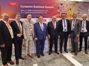 18 HOLLANDE ΚΑΣΣΕΛΑΚΗΣ ΑΝΔΡΟΥΛΑΚΗΣ ΣΚΡΕΚΑΣ ΣΤΑΙΚΟΥΡΑΣ ΘΕΟΧΑΡΗΣ ΠΑΠΑΘΑΝΑΣΗΣ ΠΑΠΠΑΣ ΜΑΝΙΑΤΗΣ ΔΟΥΚΑΣ ΧΑΤΖΗΘΕΟΔΟΣΙΟΥ ΚΑΒΒΑΘΑΣ ECONOMIST EUROPEAN BUSINESS SUMMIT GRAND HYATT 25-05-2024