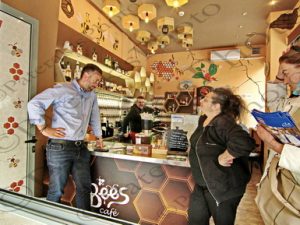 25 ΜΕΛΑΣ ΠΡΟΕΚΛΟΓΙΚΗ ΠΕΡΙΟΔΕΙΑ ΛΑΙΚΗ ΑΓΟΡΑ ΚΑΤΑΣΤΗΜΑΤΑ ΔΟΜΟΚΟΥ Π ΚΟΚΚΙΝΙΑ ΠΕΙΡΑΙΑΣ 10-05-2023