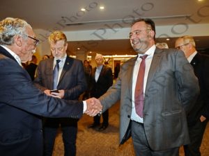 27 ΣΑΚΕΛΛΑΡΟΠΟΥΛΟΥ ΠΙΚΡΑΜΕΝΟΣ ΜΠΑΚΟΓΙΑΝΝΗΣ 2022 MAYOR SUMMIT AGAINST ANTISEMITISM GRAND HYATT 30-11-2022