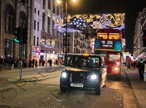 34 ΛΕΩΦΟΡΕΙΟ ΛΕΥΚΟ ΜΑΥΡΟ TAXI ΧΡΙΣΤΟΥΓΕΝΝΙΑΤΙΚΟΣ ΣΤΟΛΙΣΜΟΣ LONDON ΗΝΩΜΕΝΟ ΒΑΣΙΛΕΙΟ 24_25-11-2024
