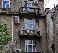 35 ΓΚΡΑΦΙΤΙ GRAFFITI ΚΤΗΡΙΑ ΦΑΝΟΣΤΑΤΗΣ ΠΑΡΑΘΥΡΑ BELGRADE ΣΕΡΒΙΑ 25_29-04-2024