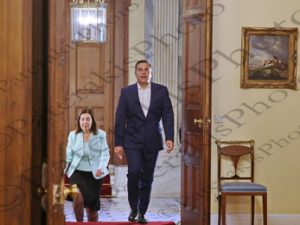 65 ΣΑΚΕΛΛΑΡΟΠΟΥΛΟΥ ΜΗΤΣΟΤΑΚΗΣ ΤΣΙΠΡΑΣ ΑΝΔΡΟΥΛΑΚΗΣ ΚΟΥΤΣΟΥΜΠΑΣ ΒΕΛΟΠΟΥΛΟΣ ΣΥΓΚΛΙΣΗ ΠΟΛΙΤΙΚΩΝ ΑΡΧΗΓΩΝ ΠΡΟΕΔΡΙΚΟ 24-05-2023