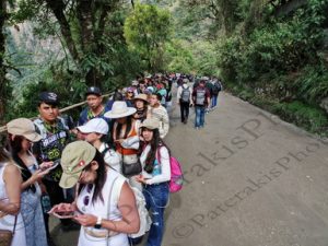 99 ΟΥΡΑ ΠΕΡΙΜΕΝΟΝΤΑΣ ΤΟ ΛΕΩΦΟΡΕΙΟ MACHU PICCHU TO AGUAS CALIENTES ΠΕΡΟΥ 09-08-2024