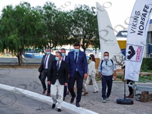 01 ΠΛΑΚΙΩΤΑΚΗΣ ΚΙΚΙΛΙΑΣ ΚΟΥΡΟΥΜΠΛΗΣ ΣΑΝΤΟΡΙΝΙΟΣ ΠΑΡΑΔΟΣΗ ΑΣΘΕΝΟΦΟΡΟΥ ΣΚΑΦΟΥ ΛΣ 1064 ΥΕΝ 04-08-2020