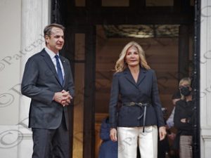 02 PHILIPPE MATHILDE ΒΑΣΙΛΙΑΣ ΒΕΛΓΙΟΥ ΜΗΤΣΟΤΑΚΗΣ ΔΕΝΔΙΑΣ ΒΑΡΒΙΤΣΙΩΤΗΣ ΜΕΝΔΩΝΗ ΜΗΤΑΡΑΚΗΣ ΠΙΕΡΡΑΚΑΚΗΣ ΕΠΙΣΗΜΗ ΕΠΙΣΚΕΨΗ ΥΠΟΔΟΧΗ ΚΑΤΙΔΙΑΝ ΔΙΕΥΡΥΜΕΝΕΣ ΜΑΞΙΜΟΥ 02-05-2022