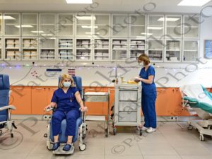 04 ΣΑΚΕΛΛΑΡΟΠΟΥΛΟΥ ΤΑΣΟΥΛΑΣ ΒΑΡΟΥΦΑΚΗΣ ΦΛΩΡΟΣ ΙΕΡΟΘΕΟΣ ΜΗΤΡΟΠΟΛΙΤΗΣ ΝΑΥΠΑΚΤΟΥ ΘΕΟΔΩΡΙΔΟΥ ΕΜΒΟΛΙΑΣΜΟΣ COVID 19 ΓΝΑ ΕΥΑΓΓΕΛΙΣΜΟΣ 27-12-2020