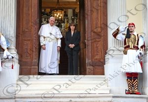 05 POPE FRANCIS ΣΑΚΕΛΛΑΡΟΠΟΥΛΟΥ ΥΠΟΔΟΧΗ ΑΝΤΑΛΑΓΗ ΔΩΡΩΝ ΥΠΟΓΡΑΦΗ ΒΙΒΛΙΟΥ ΠΡΟΕΔΡΙΚΟ 04-12-2021