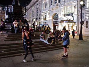 06 ΚΑΘΗΜΕΡΙΝΗ ΖΩΗ PICCADILLY AREA LONDON ΗΝΩΜΕΝΟ ΒΑΣΙΛΕΙΟ 13-08-2019