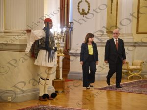 16 ΣΑΚΕΛΛΑΡΟΠΟΥΛΟΥ ΦΡΑΓΚΟΓΙΑΝΝΗΣ ΔΙΑΠΙΣΤΕΥΣΕΙΣ ΠΡΕΣΒΕΩΝ ΓΕΩΡΓΙΑ ΙΤΑΛΙΑ ΙΝΔΙΑ ΠΟΛΩΝΙΑ ΠΡΟΕΔΡΙΚΟ 29-07-2020