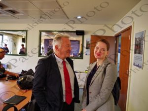 10 ΣΤΑΘΑΚΗΣ REPSOL ΕΛΠΕ ΕΔΕΥ ΥΠΟΓΡΑΦΗ ΠΑΡΑΧΩΡΗΣΗΣ ΘΑΛΑΣΙΩΝ ΟΙΚΟΠΕΔΩΝ ΙΟΝΙΟΥ ΥΠΕΝ 21-11-2018