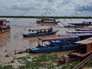131 ΒΑΡΚΕΣ ΤΟΥΡΙΣΤΙΚΑ ΠΛΟΙΑΡΙΑ ΦΟΡΤΗΓΙΔΕΣ TONLE SAP LAKE CAMBODIA 24-08-2018