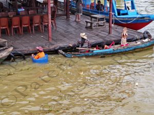 135 ΠΛΩΤΟΙ ΕΠΑΙΤΕΣ CHONG KHNEAS TONLE SAP LAKE CAMBODIA 24-08-2018