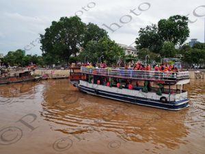 148 ΒΑΡΚΕΣ ΤΟΥΡΙΣΤΙΚΑ ΠΛΟΙΑΡΙΑ ΦΟΡΤΗΓΙΔΕΣ ΠΛΩΤΟΣ ΓΕΡΑΝΟΣ MEKONG PHNOM PENH CAMBODIA 25-08-2018