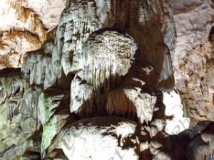 54 THIEN CUNG CAVE DAU GO ISLAND HA LONG BAY VIETNAM 18-08-2018