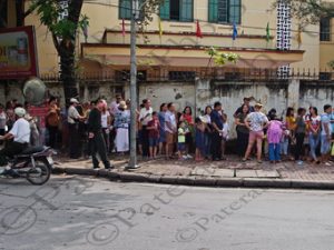 61 ΟΥΡΕΣ ΑΝΑΜΟΝΗ ΕΙΣΟΔΟ ΜΑΥΣΩΛΕΙΟ HO CHI MIN HANOI VIETNAM 19-08-2018