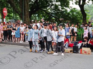 71 ΚΥΝΗΓΩΝΤΑΣ ΣΑΠΟΥΝΟΦΟΥΣΚΕΣ ΜΑΡΙΟΝΕΤΕΣ ΦΙΓΟΥΡΕΣ DINH TIEN HOANG HANOI VIETNAM 19-08-2018