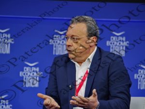 15 ΜΙΧΑΗΛΙΔΟΥ ΦΑΜΕΛΛΟΣ ΠΕΤΣΑΣ ΣΤΑΙΚΟΥΡΑΣ ΣΚΥΛΑΚΑΚΗΣ DELPHI ECONOMY FORUM XI 1η ΜΕΡΑ ΑΡΤΕΜΙΣ AMALIA HOTEL 22-04-2026