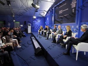 24 ΤΣΙΠΡΑΣ ΤΖΙΤΖΙΚΩΣΤΑΣ ΔΗΜΑΣ ΤΣΑΚΙΡΗΣ ΜΑΝΙΑΤΗΣ ΜΑΝΟΥΣΑΚΗΣ ΕΞΑΡΧΟΥ ΜΠΕΡΝΟΥΜΠΗ SFERRUZA PYATT DELPHI ECONOMY FORUM XI 2η ΜΕΡΑ ΑΡΤΕΜΙΣ AMALIA HOTEL 23-04-2026