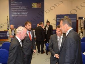 08 ΒΕΝΙΖΕΛΟΣ ΜΑΝΙΑΤΗΣ ΥΠΟΓΡΑΦΗ ΠΑΡΑΧΩΡΗΣΗΣ ΕΡΕΥΝΑΣ ΥΔΡΟΓΟΝΑΝΘΡΑΚΩΝ ΥΠ.ΑΝΑΠΤΥΞΗΣ 14-05-2014