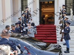 43 HAMAD AL THANI ΕΜΙΡΗΣ ΚΑΤΑΡ ΜΗΤΣΟΤΑΚΗΣ ΔΕΝΔΙΑΣ ΓΕΡΑΠΕΤΡΙΤΗΣ ΣΧΟΙΝΑΣ ΘΕΟΔΩΡΙΚΑΚΟΣ ΥΠΟΔΟΧΗ ΚΑΤΙΔΙΑΝ ΔΙΕΥΡΥΜΕΝΕΣ ΥΠΟΓΡΑΦΗ ΜΑΞΙΜΟΥ 29-04-2026