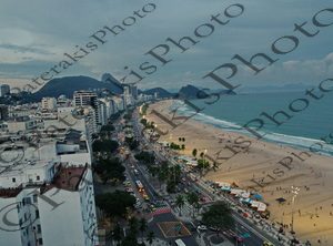 0403 ΠΑΝΟΡΑΜΙΚΗ ΠΑΡΑΛΙΑ COPACABANA RIO DE JANEIRO ΒΡΑΖΙΛΙΑ ΝΥΧΤΕΡΙΝΗ 04-08-2025