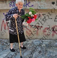 2704 ΗΛΙΚΙΩΜΕΝΗ ΓΕΡΟΝΤΙΣΣΑ ΑΝΘΟΔΕΣΜΗ ΤΡΙΑΝΤΑΦΥΛΛΑ ΚΑΤΟΙΚΟΣ ΑΜΠΕΛΑΚΙΑ ΛΑΡΙΣΑ 27-09-2024